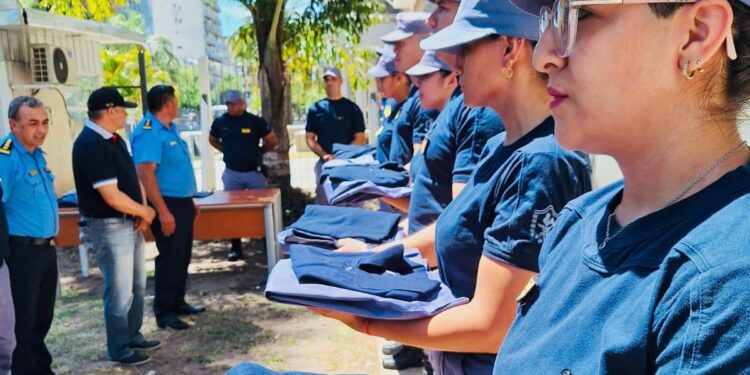 Nueva entrega de uniformes para la Policía del Chaco refuerza su compromiso con la seguridad.