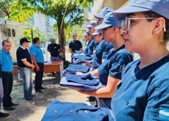 75 NUEVOS UNIFORMES PARA EFECTIVOS POLICIALES