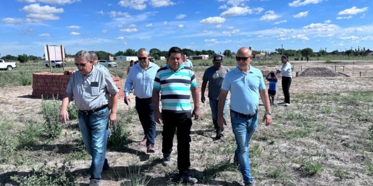 Avanza la construcción de viviendas en Colonia Aborigen: el IPDUV y el municipio suman esfuerzos para reducir el déficit habitacional