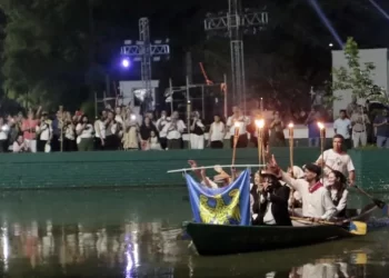EL GOBERNADOR ZDERO ACOMPAÑÓ EL ACTO CENTRAL POR EL 147° ANIVERSARIO DE RESISTENCIA