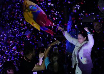 Batacazo de la candidata de Correa y hay balotaje en Ecuador