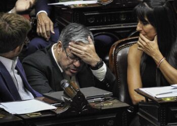 La suspensión de las PASO sacude la interna del peronismo y expone una mala señal política para CFK