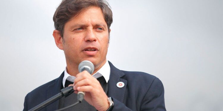 Kicillof despide y denuncia por sedición a 18 policías tras protesta salarial