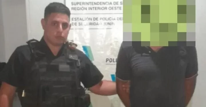Sorprendió a su esposa mientras tenía sexo con su amante, a quien apuñaló en los genitales y lo dejó en grave estado