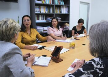 EDUCACIÓN Y DESARROLLO HUMANO COORDINAN ACCIONES DE CARA AL CICLO LECTIVO 2025