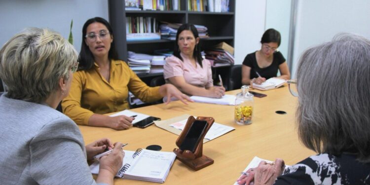 EDUCACIÓN Y DESARROLLO HUMANO COORDINAN ACCIONES DE CARA AL CICLO LECTIVO 2025