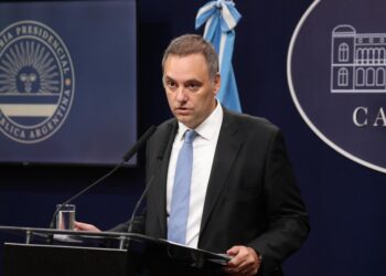 El gobierno ordenó desclasificar archivos de la SIDE sobre la dictadura que ya eran públicos