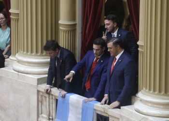Santiago Caputo patoteó a Manes en los pasillos del Congreso: «Te voy a tirar el Estado encima, hijo de puta».