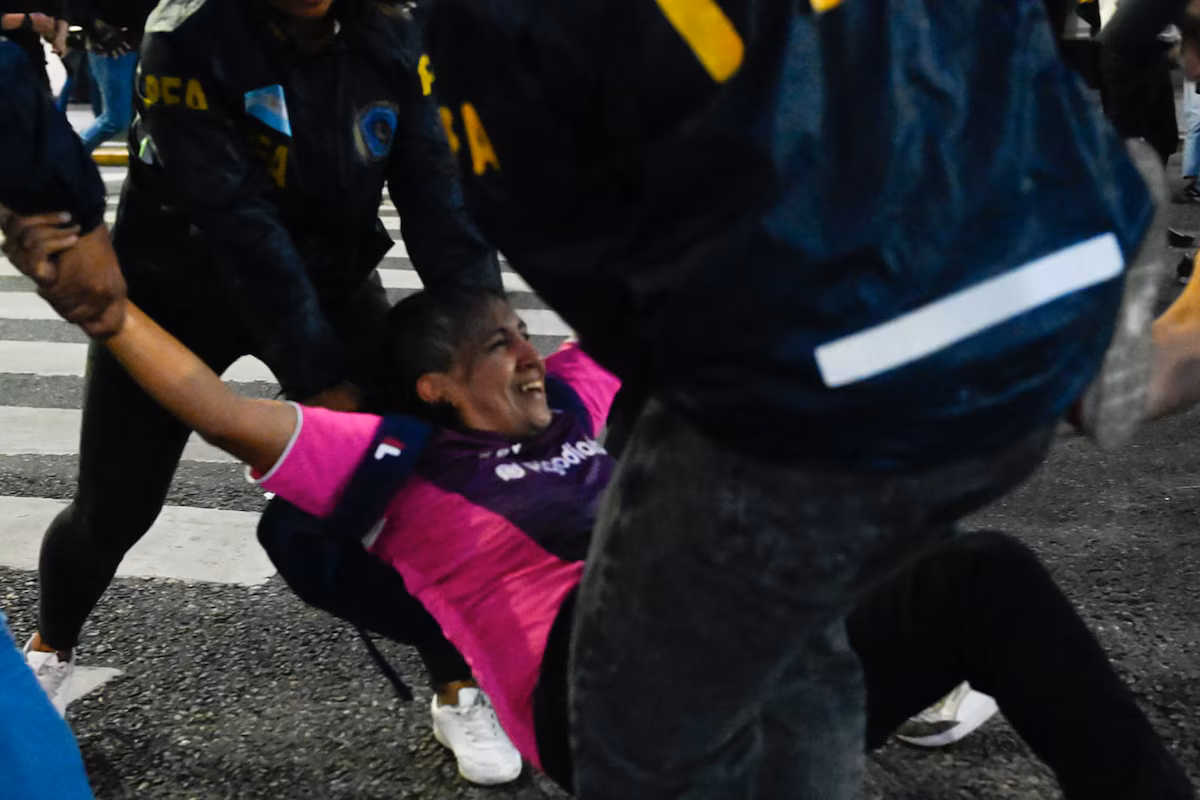 Una jueza liberó en tiempo récord a la mayoría de los detenidos y provocó el enojo del Gobierno