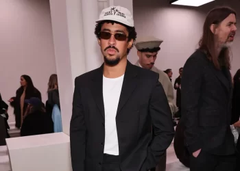 Bad Bunny sube la temperatura en campaña de Calvin Klein: Mira las fotos