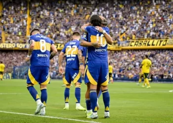 Boca goleó con contundencia a Defensa y Justicia y lidera en soledad la zona A