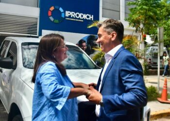 EL GOBERNADOR ZDERO ENTREGÓ A IPRODICH UN VEHÍCULO 4X4 PARA OPERATIVOS Y TRASLADOS DE PERSONAS CON DISCAPACIDAD