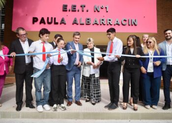 EL GOBERNADOR ZDERO RATIFICÓ SU COMPROMISO CON LA EDUCACIÓN AL INAUGURAR LA REFACCIÓN DE LA ESCUELA TÉCNICA DE VILLA ÁNGELA