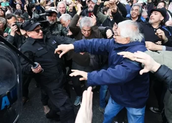 Tensión en Buenos Aires: Jubilados y manifestantes enfrentan dura represión policial frente al Congreso