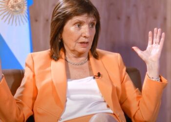 Patricia Bullrich dijo que los barrabravas de la violenta marcha frente al Congreso fueron “preparados para matar”