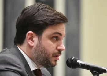 Ramiro Marra propone erradicar a los «fisura» y prohibir que la gente duerma en la calle