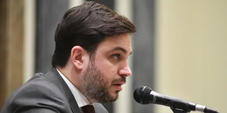 Ramiro Marra propone erradicar a los «fisura» y prohibir que la gente duerma en la calle