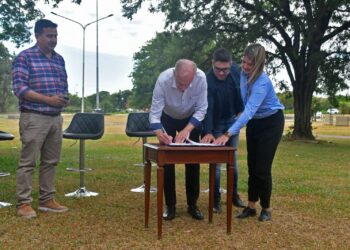EL GOBIERNO PROVINCIAL REALIZÓ EL TRASPASO DEL PARQUE DE LA DEMOCRACIA A LA MUNICIPALIDAD DE RESISTENCIA