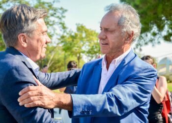 EL GOBERNADOR ZDERO RECIBIÓ A SCIOLI Y PRESENTÓ “DESTINO CHACO”. ADEMÁS, SE ADELANTÓ LO QUE SERÁ LA BIENAL 2026