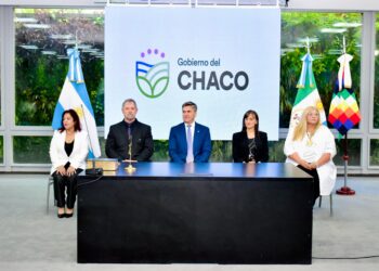 EL GOBERNADOR ZDERO TOMÓ JURAMENTO AL NUEVO DEFENSOR DEL PUEBLO SERGIO LENCOVICH