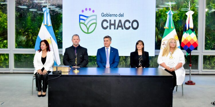 EL GOBERNADOR ZDERO TOMÓ JURAMENTO AL NUEVO DEFENSOR DEL PUEBLO SERGIO LENCOVICH