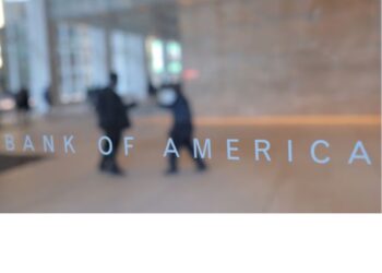 Un gigante de Wall Street que preveía un salto del dólar cambió su proyección tras la salida del cepo: “Compren pesos”