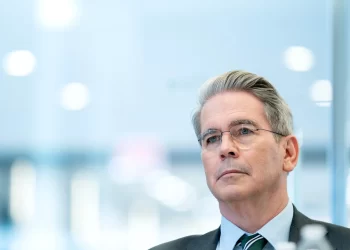 Visita Estratégica: Secretario del Tesoro de EE.UU. Llega a Argentina para Reforzar Alianzas Económicas
