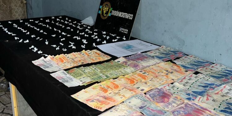SECUESTRAN COCAÍNA Y DINERO EN EFECTIVO EN ALLANAMIENTO