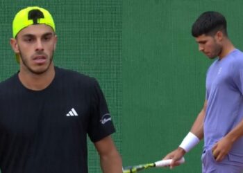 Alcaraz remonta y vence a Cerúndolo en Montecarlo