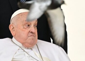 Pese a su convalecencia, el papa Francisco visitó una cárcel en el Jueves Santo: “Vivo esta Pascua como puedo”