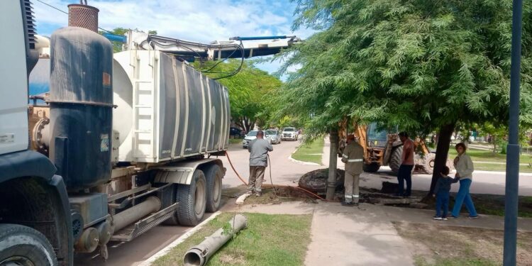 SÁENZ PEÑA: SAMEEP REALIZÓ TRABAJOS DE LIMPIEZA DE CLOACAS Y REPARACIÓN DE CAÑERÍAS