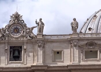 Las campanas de la basílica de San Pedro anunciaron la muerte de Francisco