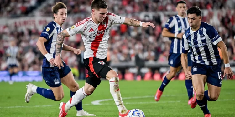 River y Talleres empatan en un duelo cargado de historia y tensión