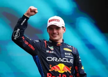 La tajante frase de Verstappen ante los rumores de salida de Red Bull y los detalles del “ambiente extraño” en la escudería