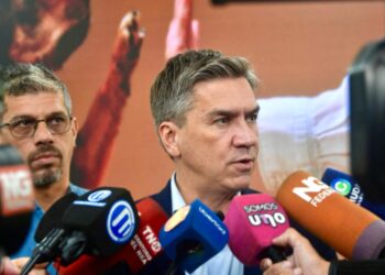 EL GOBERNADOR ZDERO LANZÓ EL PROGRAMA DE PROTECCIÓN DE ANIMALES DOMÉSTICOS “DEJANDO HUELLAS”