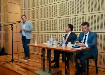 BS. AS: CHACO PRESENTE EN LA MESA DE DIÁLOGO PARA LA PRIVATIZACIÓN DE LA HIDROVÍA