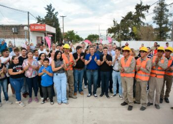 QUITILIPI: EL GOBERNADOR ZDERO INAUGURÓ NUEVAS CUADRAS DE PAVIMENTO