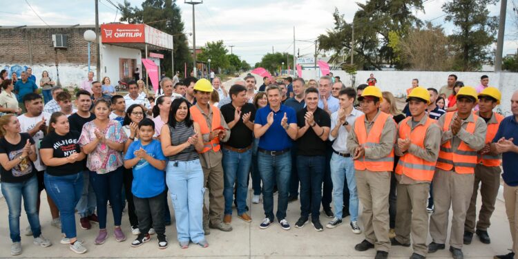 QUITILIPI: EL GOBERNADOR ZDERO INAUGURÓ NUEVAS CUADRAS DE PAVIMENTO
