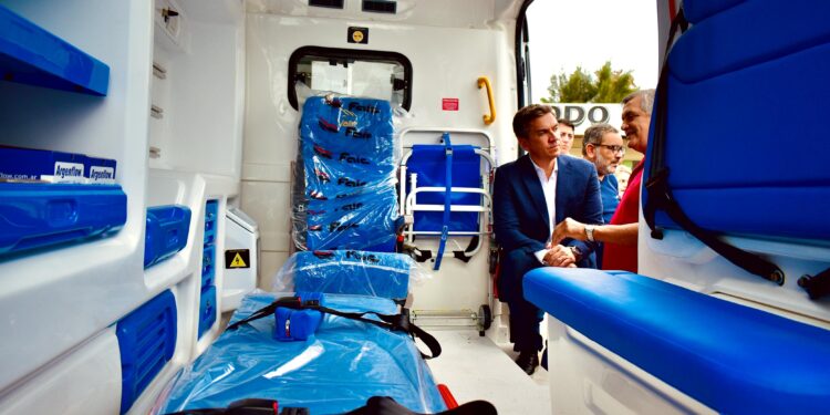 REFUERZO DEL SISTEMA SANITARIO PROVINCIAL: EL GOBERNADOR ZDERO ENTREGÓ AMBULANCIAS PARA MACHAGAI, PLAZA Y LA ESCONDIDA
