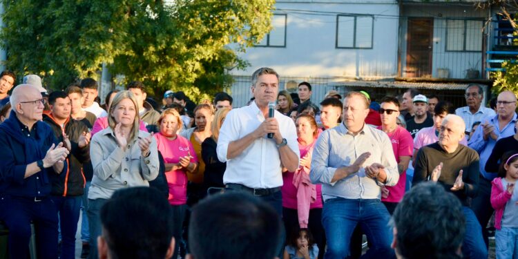 RESISTENCIA: EL GOBERNADOR ZDERO INAUGURÓ CUADRAS DE PAVIMENTO URBANO EN EL BARRIO UPCP