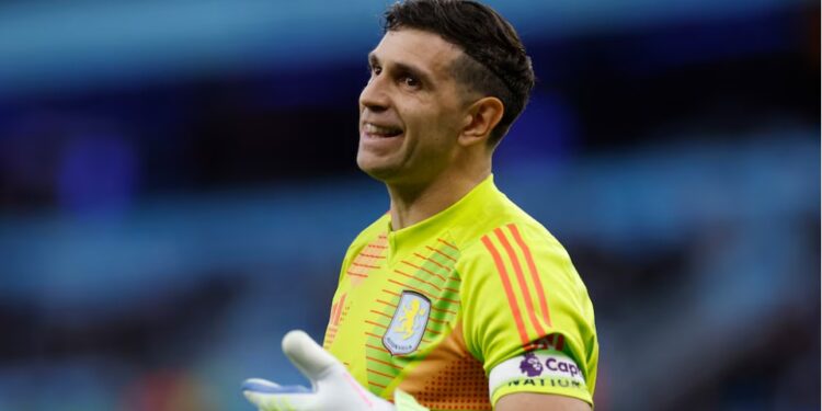 Revelaron cuáles son los dos gigantes de Europa que tienen en la mira a Dibu Martínez