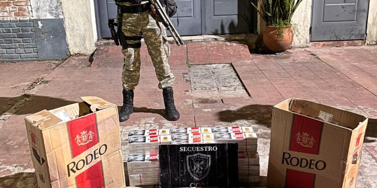 INTERCEPTARON UNA CAMIONETA CON CIGARRILLOS DE CONTRABANDO Y MÁS DE $300 MIL EN EFECTIVO