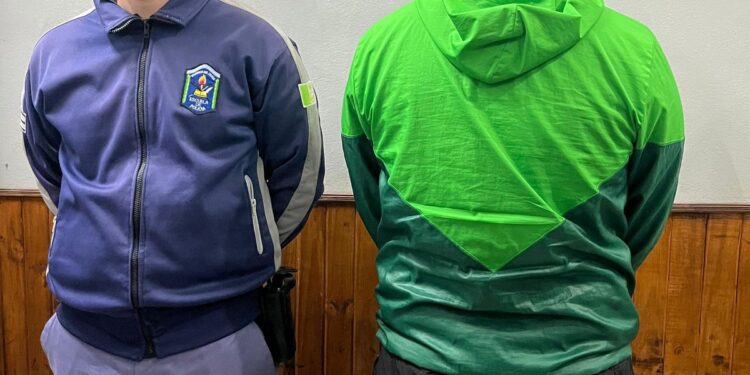 FUE PARA SOLICITAR UN CERTIFICADO DE BUENA CONDUCTA Y TERMINÓ DETENIDO