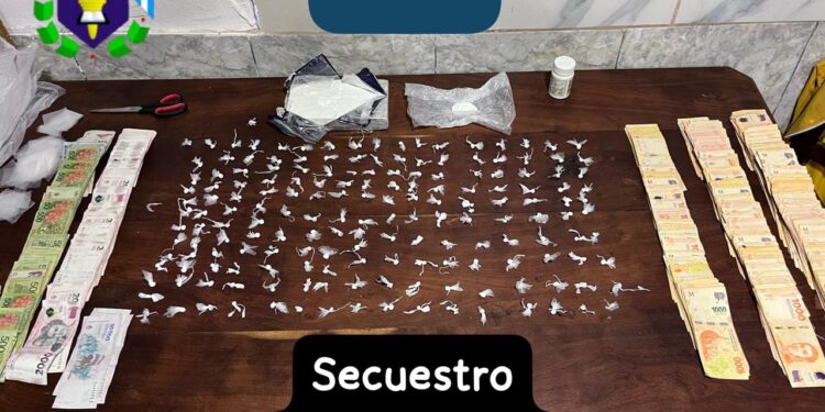 ALLANAMIENTO EN EL BARRIO MARIANO MORENO: SECUESTRAN COCAÍNA Y CASI 800 MIL PESOS