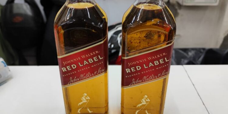 INTENTO DE HURTO EN SUPERMERCADO: UN JOVEN CORRENTINO FUE DETENIDO CON BOTELLAS DE WHISKY ESCONDIDAS