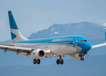 Milei endurece restricciones al derecho a huelga y redefine los sectores esenciales.