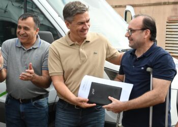 EL GOBERNADOR ZDERO ENTREGÓ NUEVAS AMBULANCIAS PARA LAS LOCALIDADES DE TACO POZO Y LOS FRENTONES