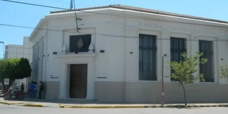 Procesan al ex jefe del Banco Nación de Sáenz Peña por transferencias desde cuentas de personas fallecidas.
