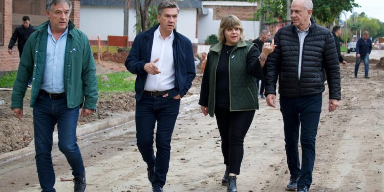 MÁS DESARROLLO PARA RESISTENCIA: AVANZA LA PAVIMENTACIÓN Y LOS DESAGÜES EN LA AVENIDA 9 DE JULIO: “ESTAMOS RECUPERANDO EL PERFIL URBANO DE LA CIUDAD” DIJO EL GOBERNADOR