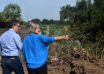 RESISTENCIA: MEIRIÑO CONSTATÓ OBRAS DE RIPIO EN EL BARRIO SAN ANTONIO Y SUPERVISÓ LA LIMPIEZA DE LA LAGUNA EN LA LIGURIA